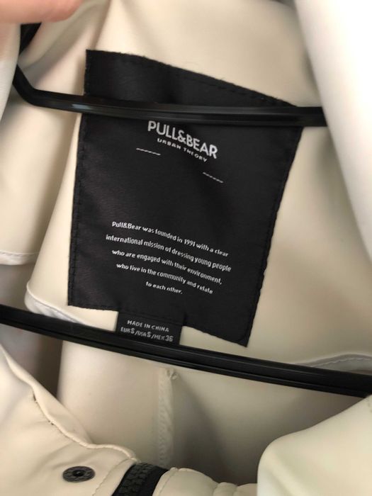 Casaco Impermeável de manga comprida com capuz