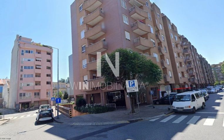 Arrenda-se lugar de garagem