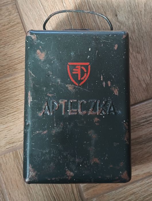 Stara apteczka samochodowa komplet