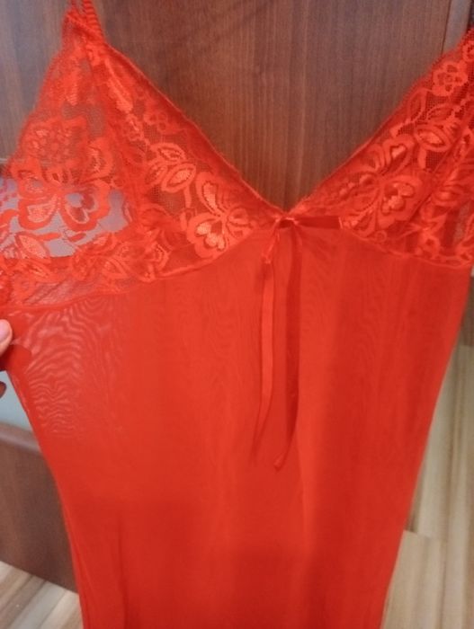 Czerwona haleczka koszulka nocna z koronką