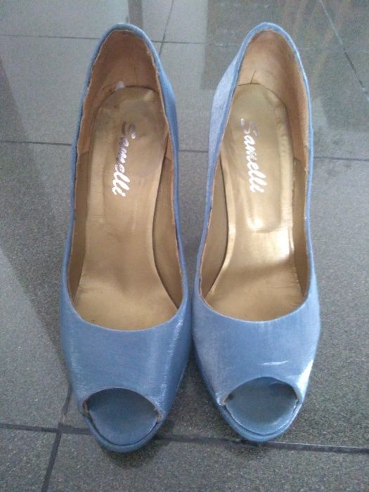 Sapatos forrados a tecido azul