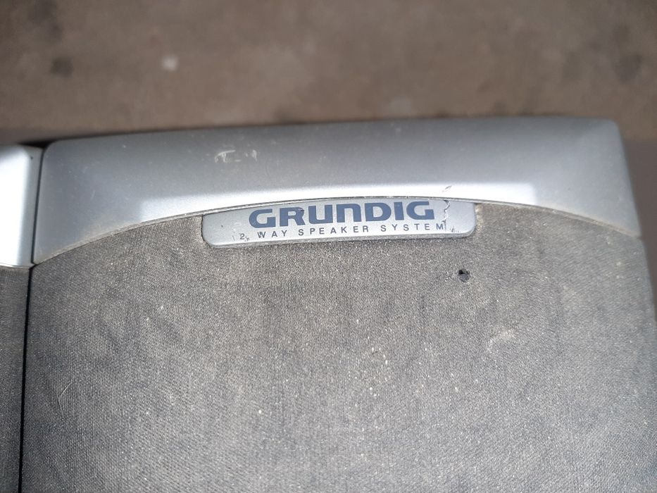 2 colunas de som Grundig