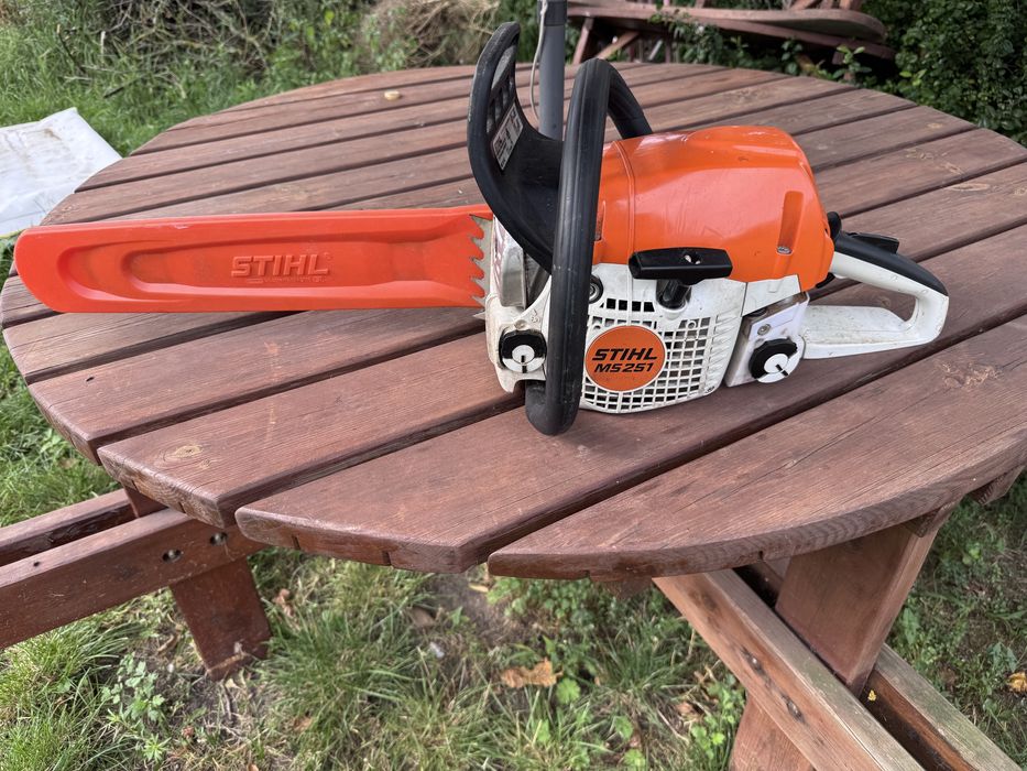 Stihl MS251 mało używana