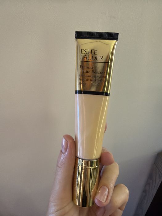 Хайлайтер Kosas та тональний Estee Lauder Futurist