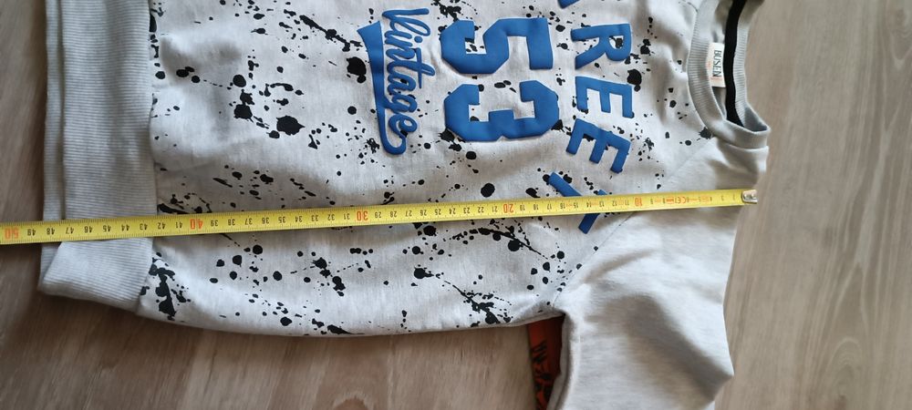 Bluzy dla chłopca w rozmiarze 122-128