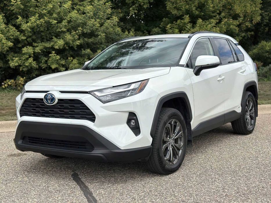 Toyota RAV4  XLE Premium      2022