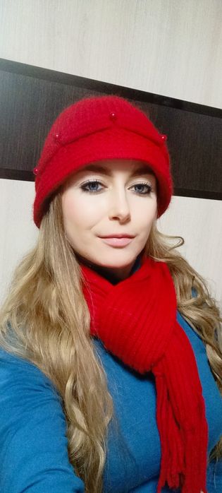 Шапка з шарфом жіноча