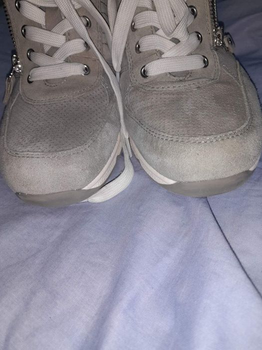 Жіночі  туфлі  великого  розміру