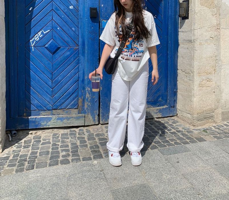 білі джинси bershka