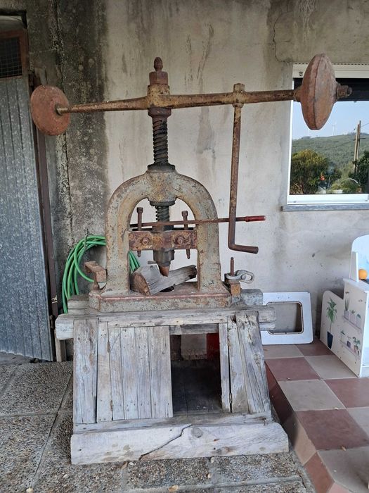 Prensa antiga em ferro
