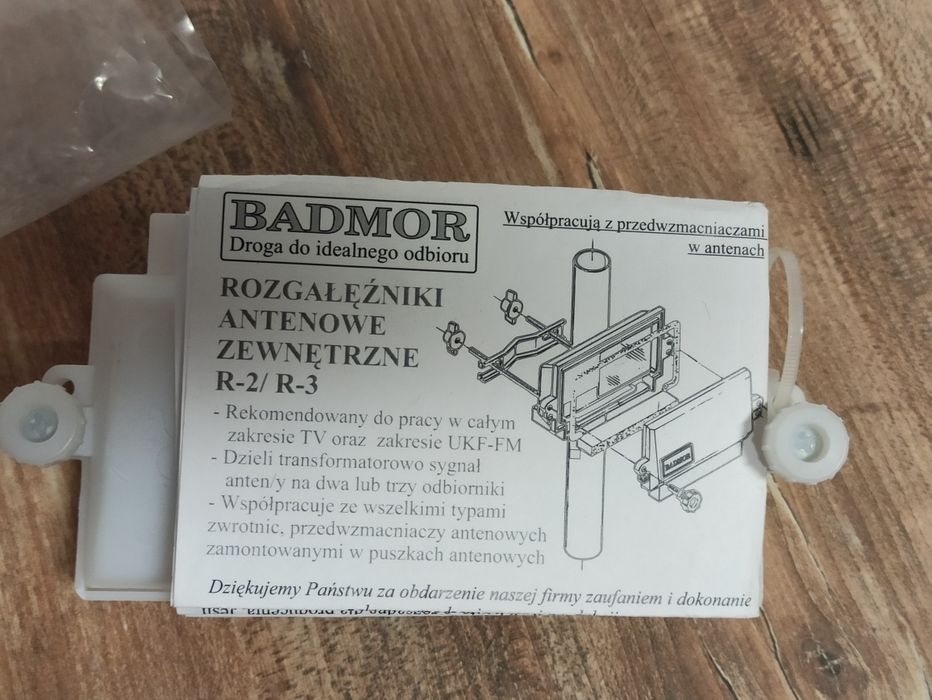 Zestaw antenowy: rozgałęźniki BADMOR + combiner SLx COMB-OUT-2 – TV/FM