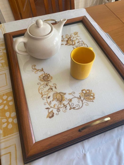 Tabuleiro Bordado para Café/Chá