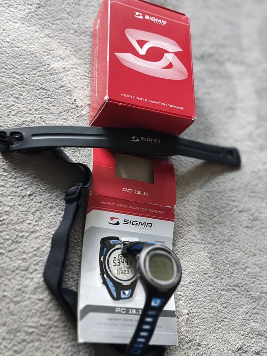 Zegarek Sigma PC 15.11 z opaską mierzacą pracę serca.