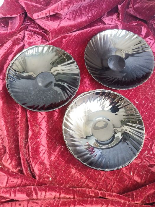 Тарелки черные кухня