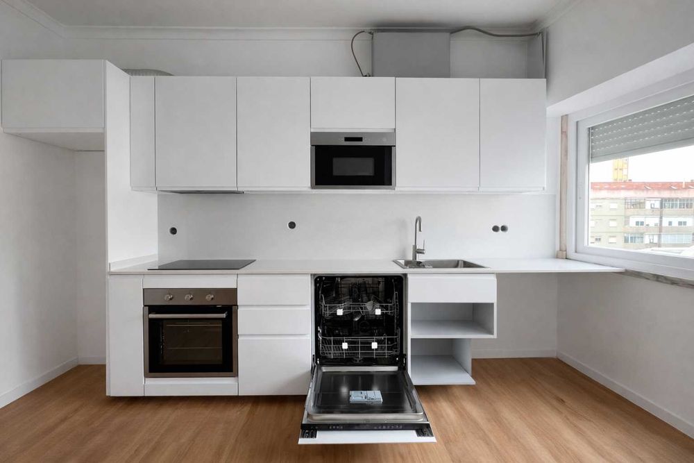 Apartamento T2 Totalmente Renovado com Arrecadação - Amadora