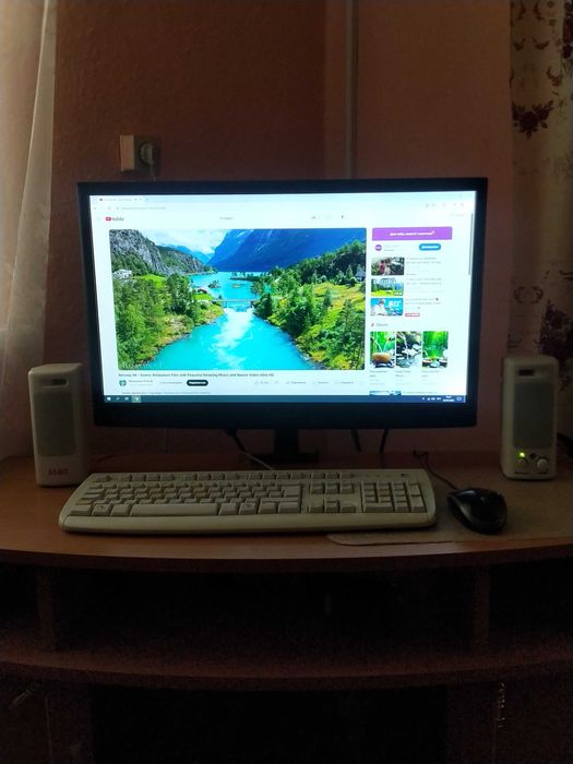 Продам комп'ютер з монітором, клавіатурою, мишкою, аудіоколонками.