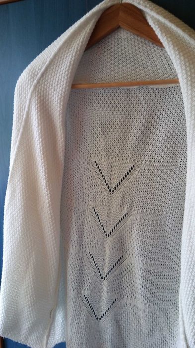 Narzutka L biała sweterek