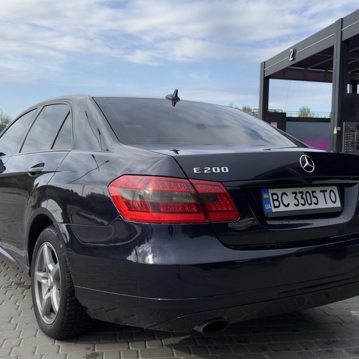 Mercedes 212 2011
