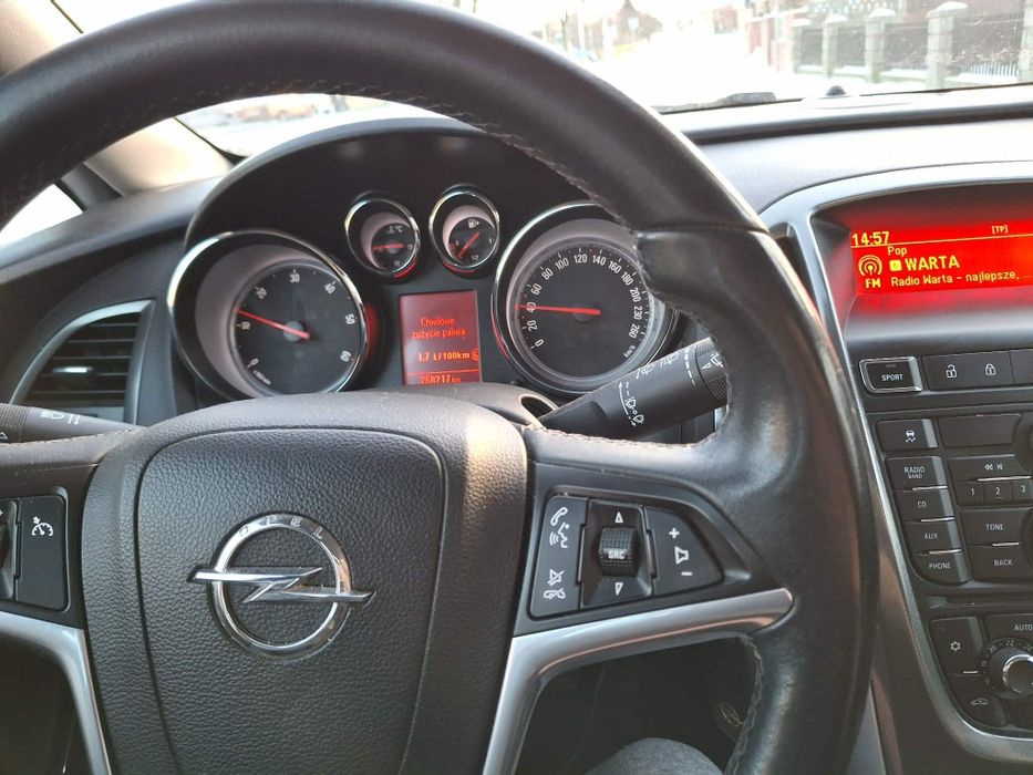 Auto opel astra 2012