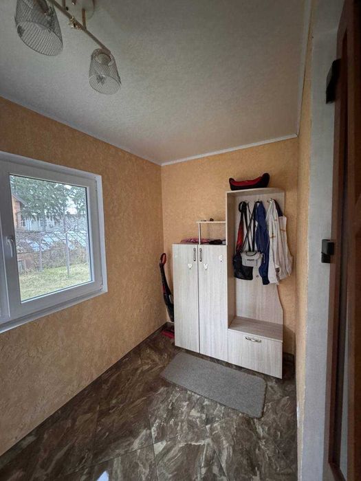 Домоволодіння з магазином у с. Брусниця