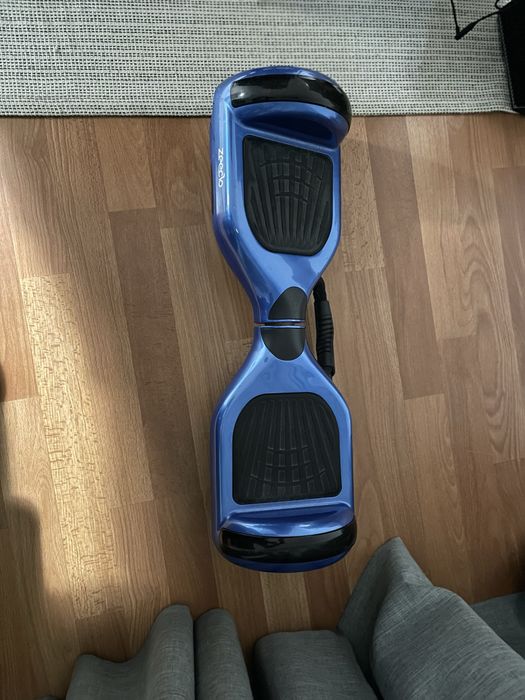 Hoverboard azul e com carregador