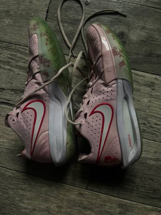 Баскетбольні кросівки Nike