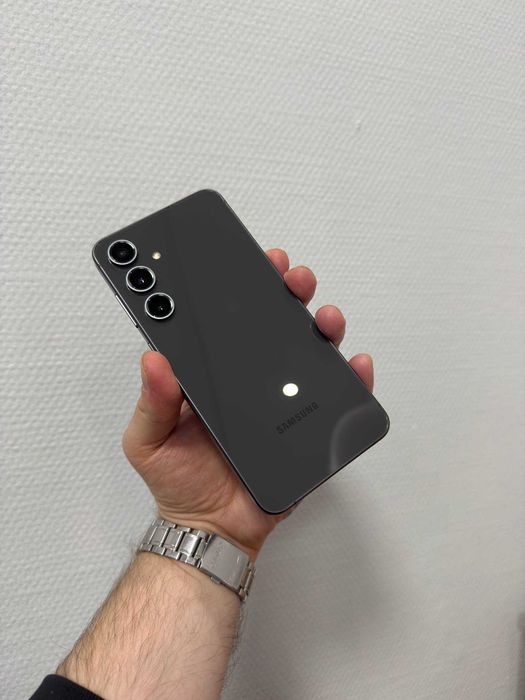 Продам Samsung Galaxy S24 FE 8/128GB Graphite