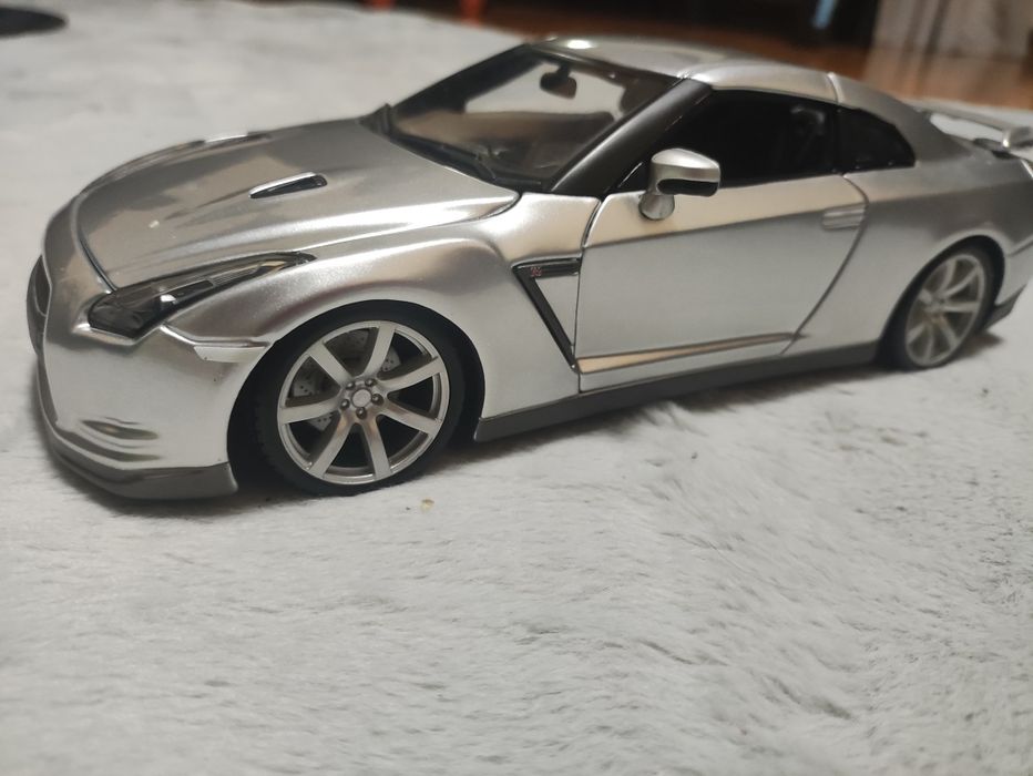 Nissan GT-R 2009 1/18 Burago