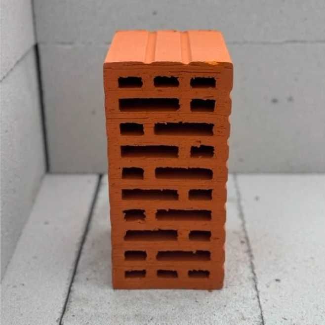 Цегла Рядова М-100 (7.00 грн) та Подвійна 2NF (13.80). З Доставкою!