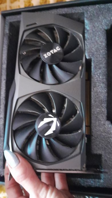 Відеокарта Zotac GAMING GeForce RTX 3060 і AMP Holo 8G