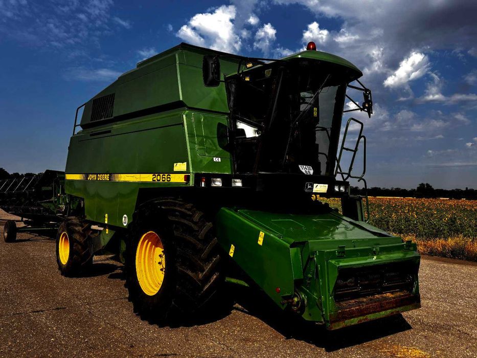 Комбайн зернозбиральний John Deere 2066 HillMaster