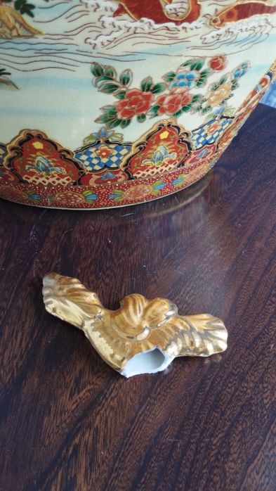 Vaso de Cerâmica Satsuma com Motivos Japoneses