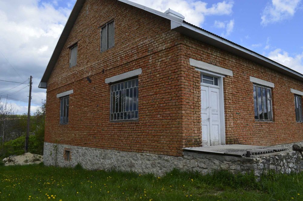 Продаж будинку 35км від Тернополя з гаражем, садом і ділянкою на 25стк