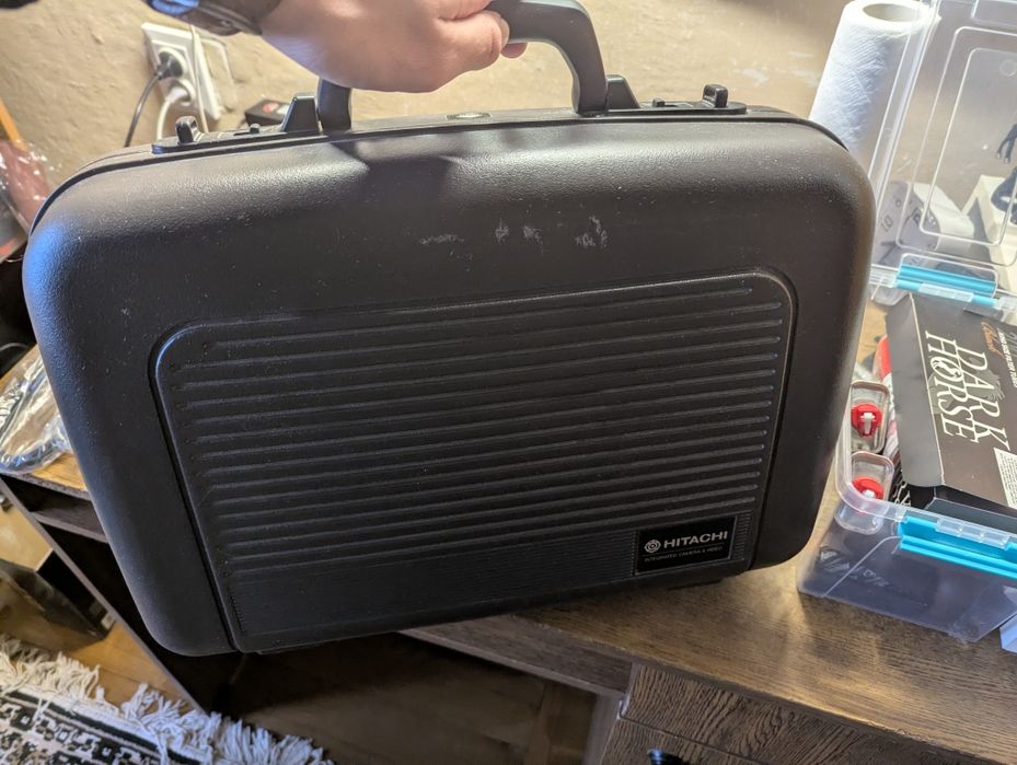 Відеокамера Hitachi VM-2380E