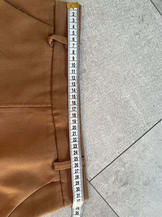 Коричнева спідниця