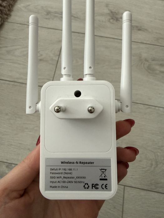 Wzmacniacz sygnalu WiFi bialy