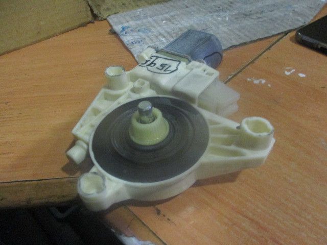 Motor vidro frente esquerdo MERCEDES-BENZ Classe C (W204)