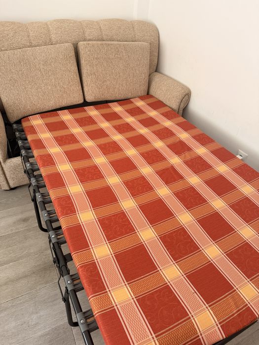 Sofá-cama de 3 lugares em excelente estado