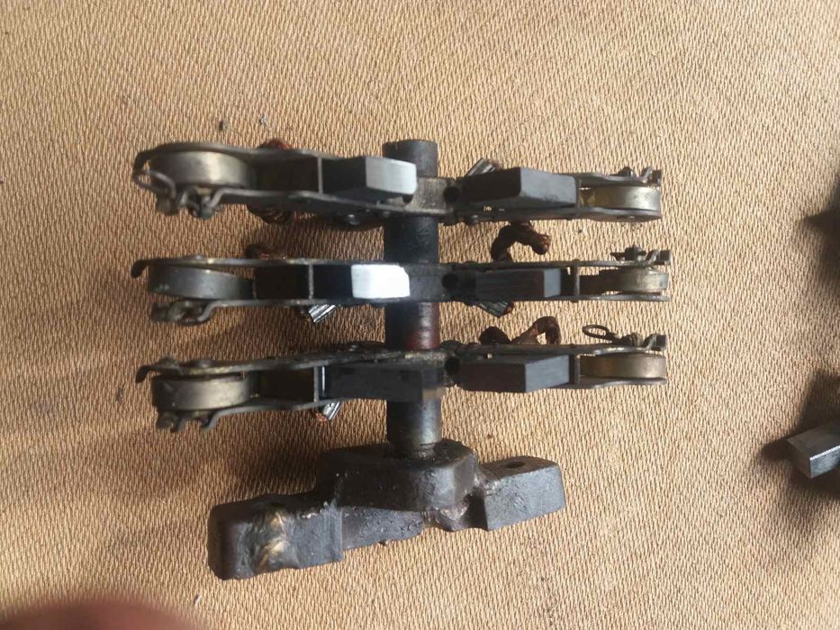 Щіткотримачі електродвигуна.