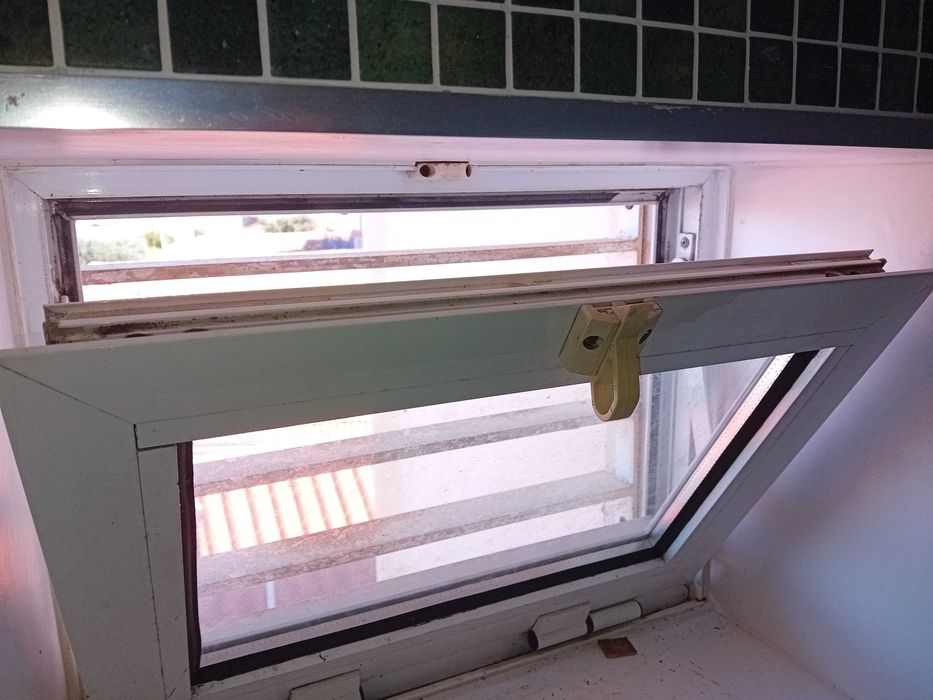 Janelas e porta caixilharia