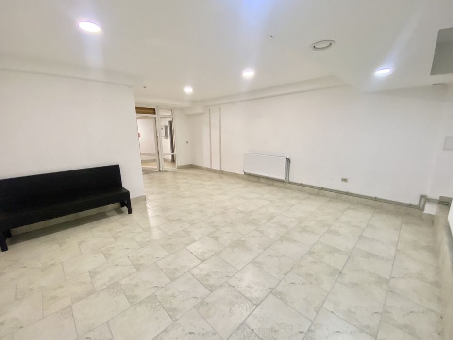 Продається комерційне приміщення.Терміново! 354 м². Офіси. ТЦ. 550$/м²