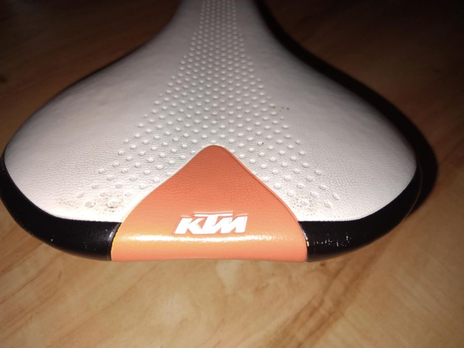 Siodełko rowerowe KTM.