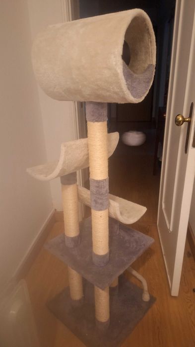 Playground gato 3 andares