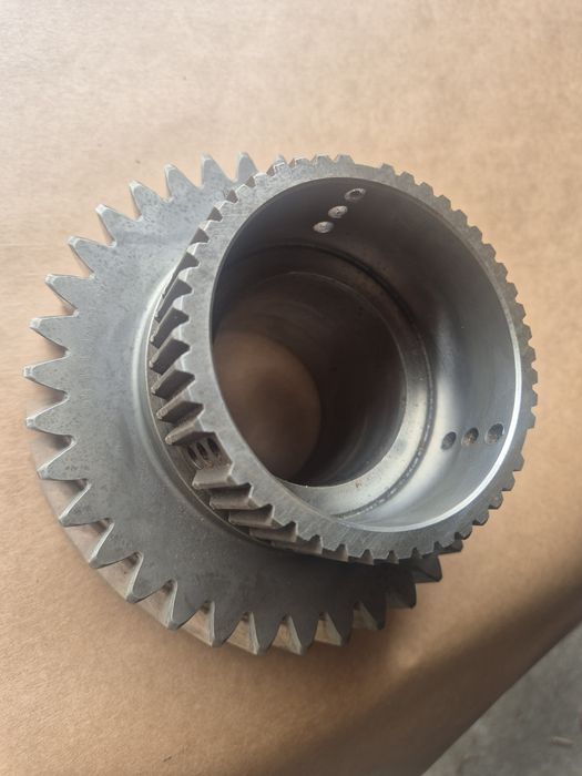 Koło zębate z 37  kosz CNH 1342495C1 87773400 Case Magnum New Holland TG T8 
T8.380, T8.390, T8.410, T8010, T8.275, T8020, T8030, T8.300, TG21