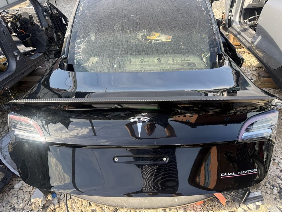 Кришка,ляда багажника Tesla model 3,Тесла модель 3 чорна PBSB рест.