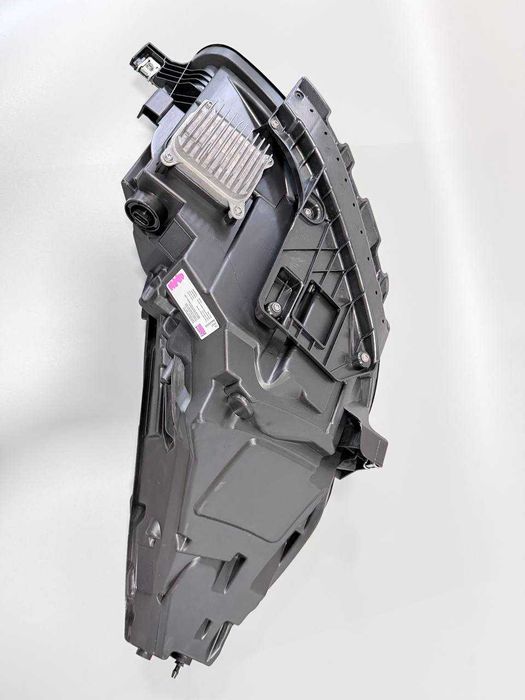 МАТРИЧНІ ФАРИ ліва та права на Tesla Model 3 / Y ( 2021 - 2024 рр )