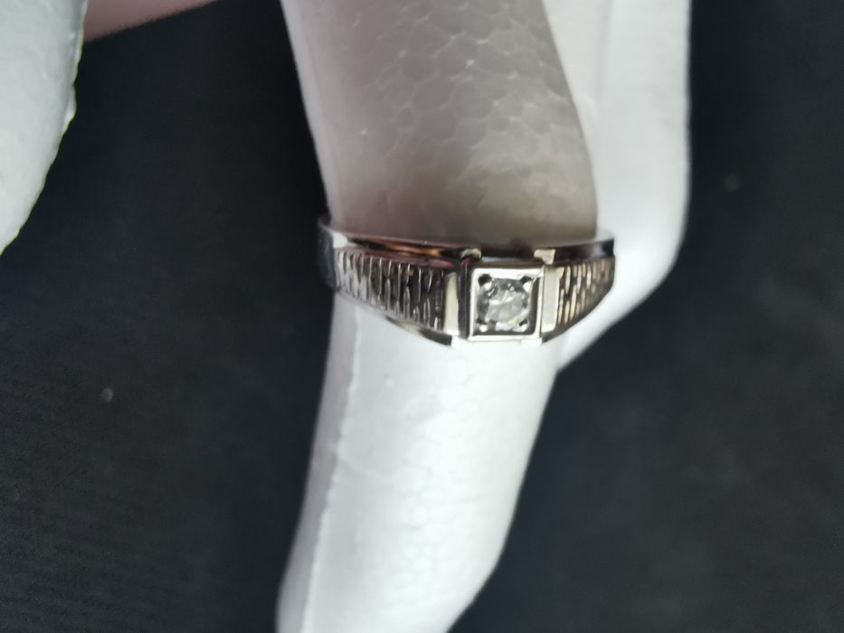 Złoty pierścionek białe złoto z brylantem