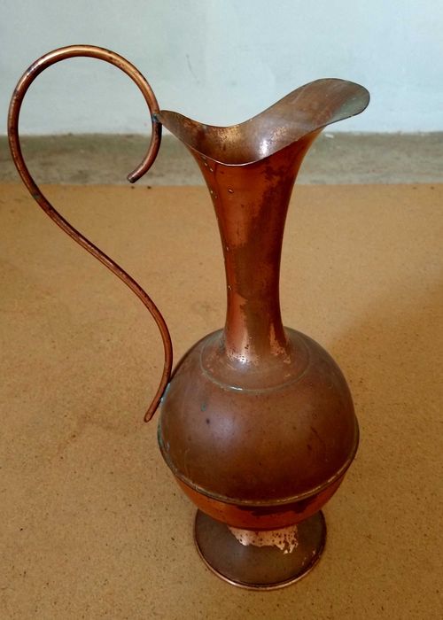 Jarro decorativo antigo em latão