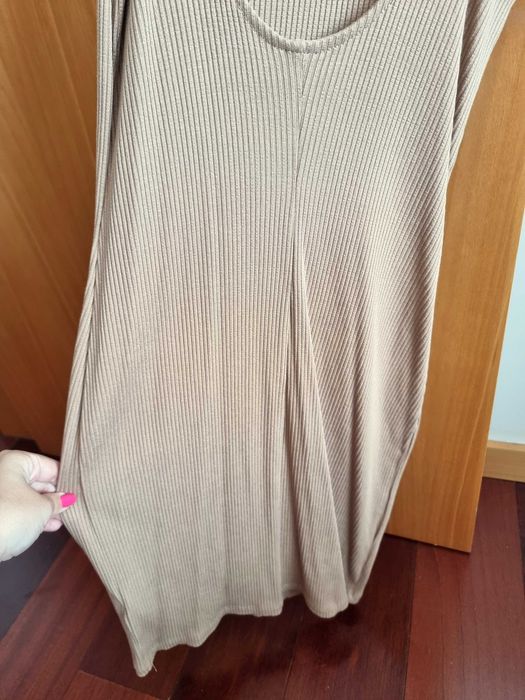 Vestido castanho claro com decote nas costas H&M, tam XS - nunca usado