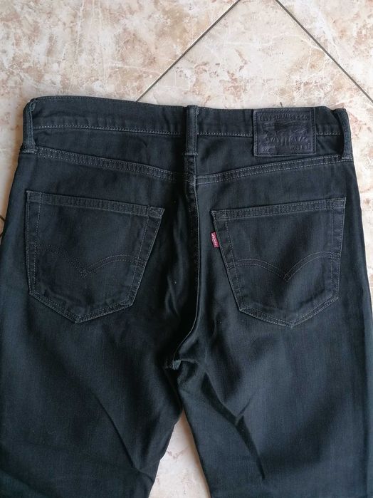 calças de ganga pretas da levi´s